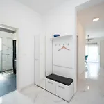 With Parking Space - 24646 Apartman Zára