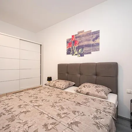 With Parking Space - 24646 Задар