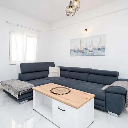 Апартаменты With Parking Space - 24646 *