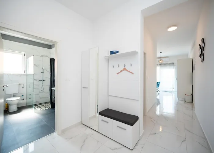 With Parking Space - 24646 شقة زادار