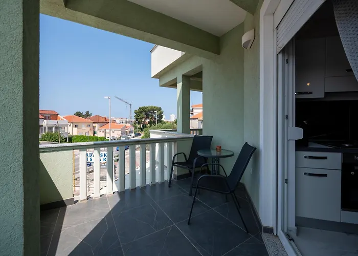 With Parking Space - 24646 شقة زادار